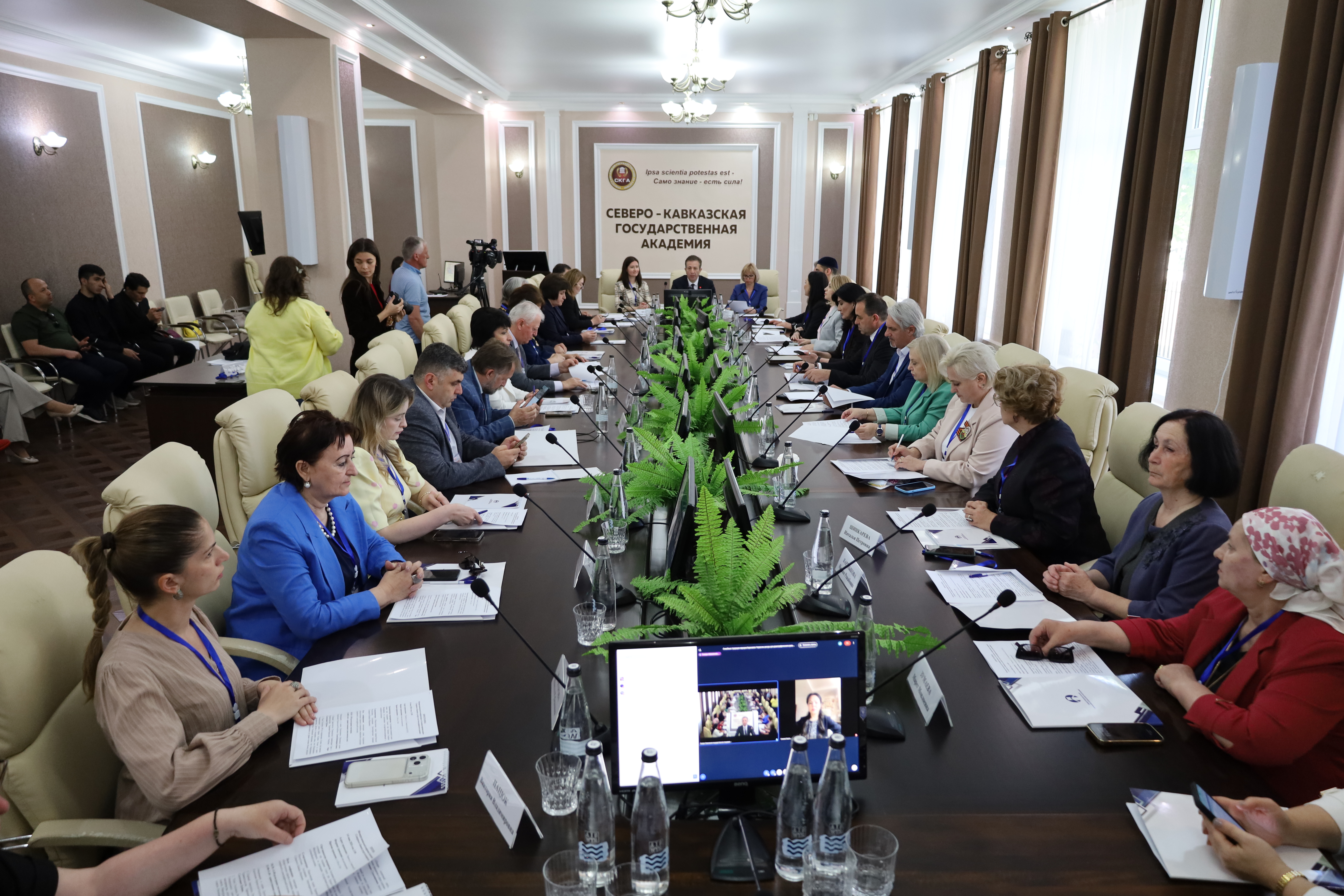Межрегиональная конференция по семейным традициям и демографии прошла в КЧР