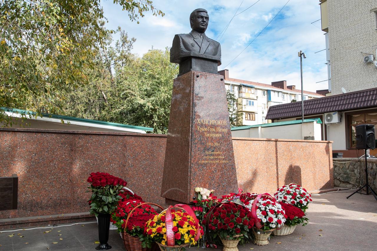 Митинг у памятника Хапсирокова Н.Х.