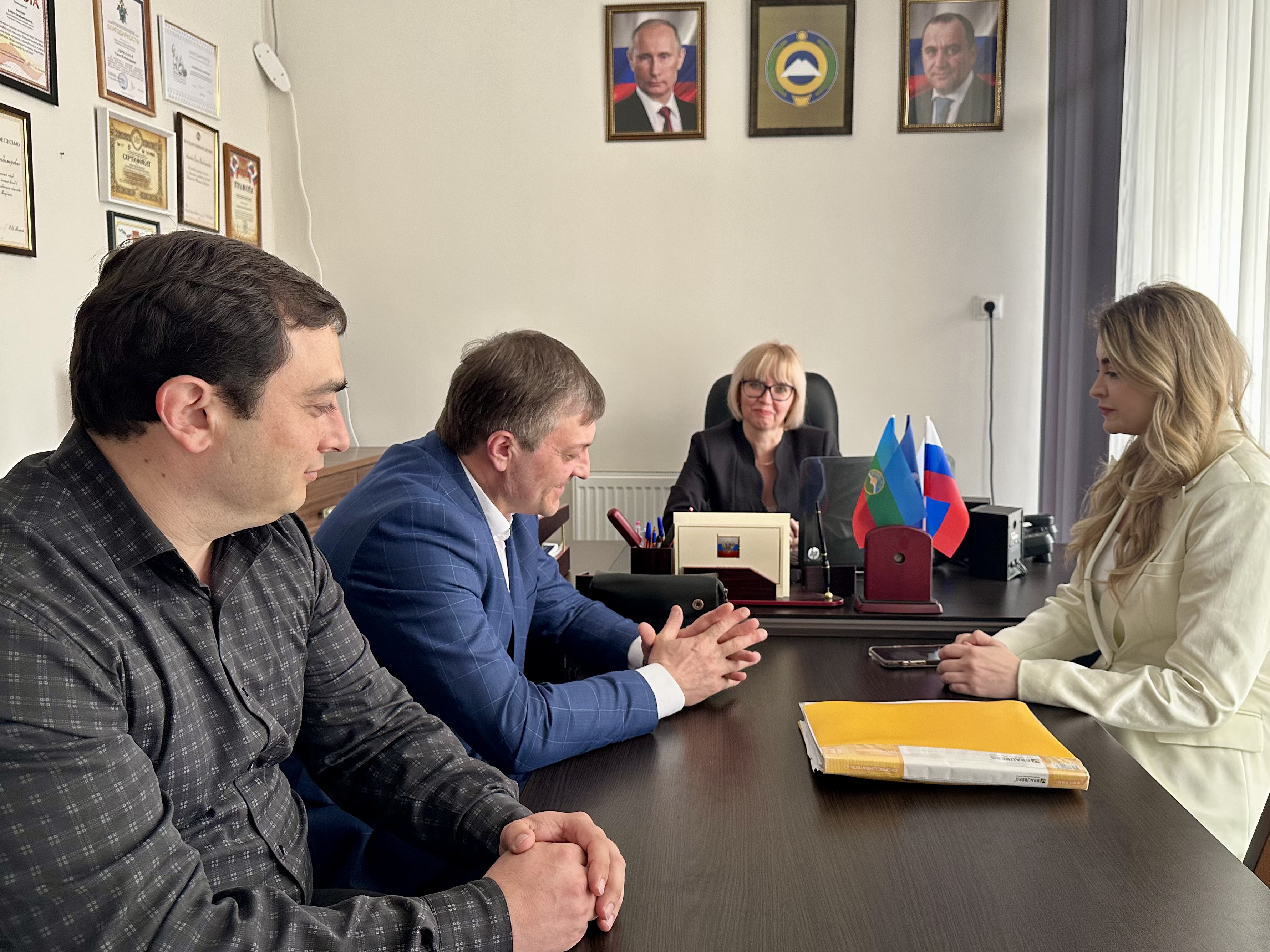 В Общественной палате КЧР обсудили взаимодействие с ЦПЭ МВД по КЧР в преддверии выборов
