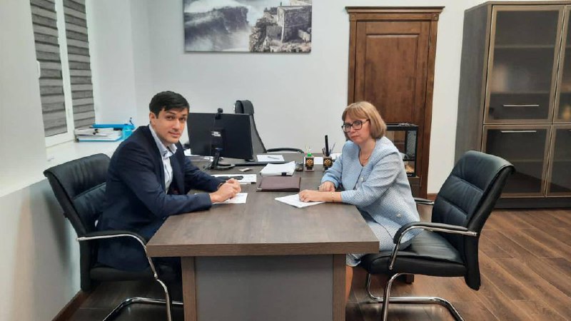 Рабочая встреча Председателя Общественной палаты Карачаево-Черкесии Ляшовой Елены Владимировны с Министром экономического развития Карачаево-Черкесии Езаовым Артуром Арсеновичем