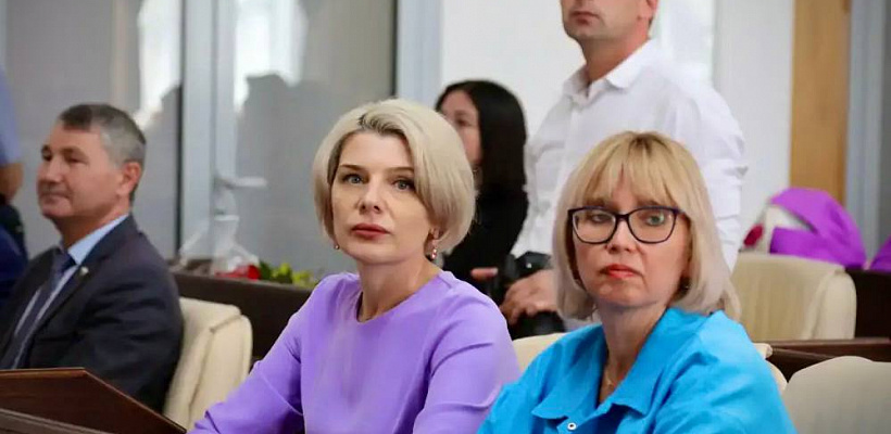 Председатель ОП КЧР приняла участие в награждении социальных работников